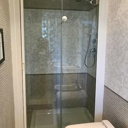 The Queen * רומא