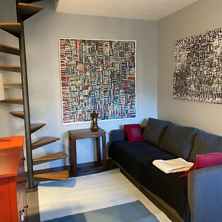 The Queen Apartment